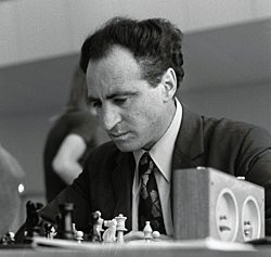 250px-Lev_Polugaevsky_1972_(cropped)